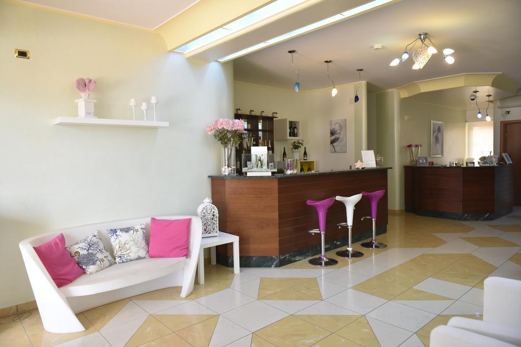 קוריליאנו קלאברו Hotel La Villa מראה חיצוני תמונה