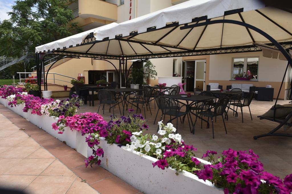 קוריליאנו קלאברו Hotel La Villa מראה חיצוני תמונה